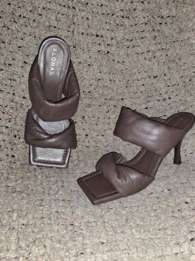 ANTHROPOLOGIE-ALOHAS TWIST STRAP HEELS-Brown Leather-Sz 37-Excellent